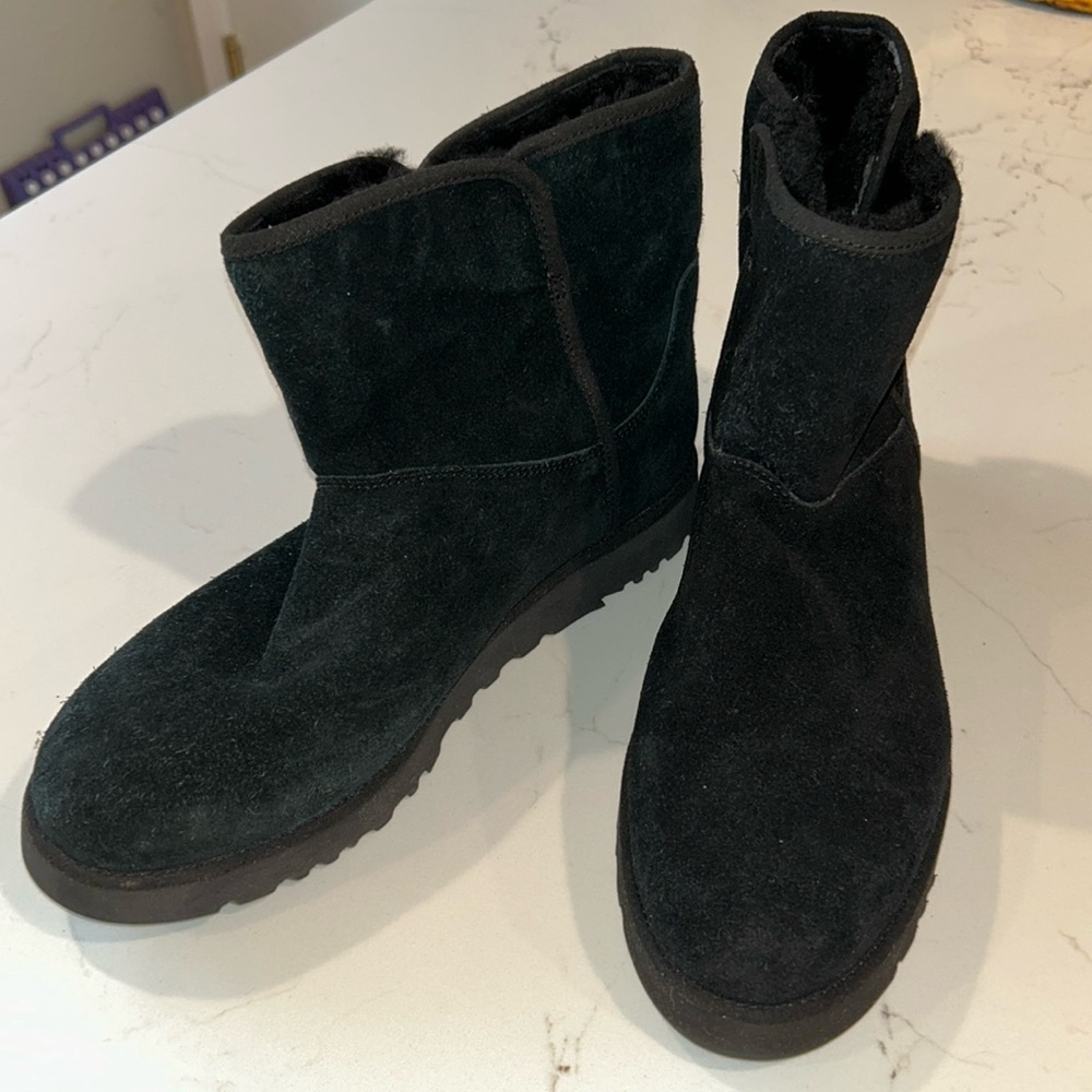 NWOB UGG Classic bootie in black suede Size 10